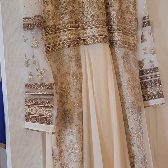 Cream chiffon/ net gown - Picture 1 of 1